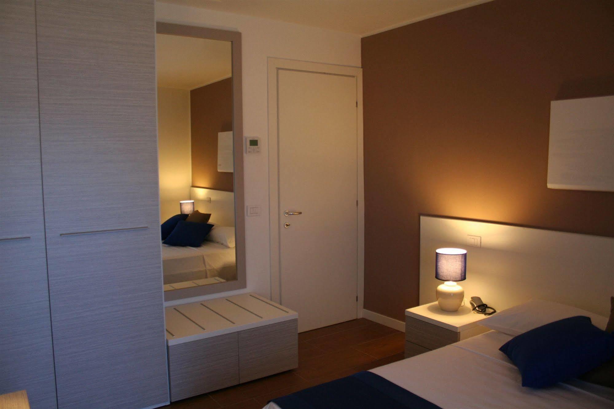 Apart Hotel Atlantic Grado Exteriör bild
