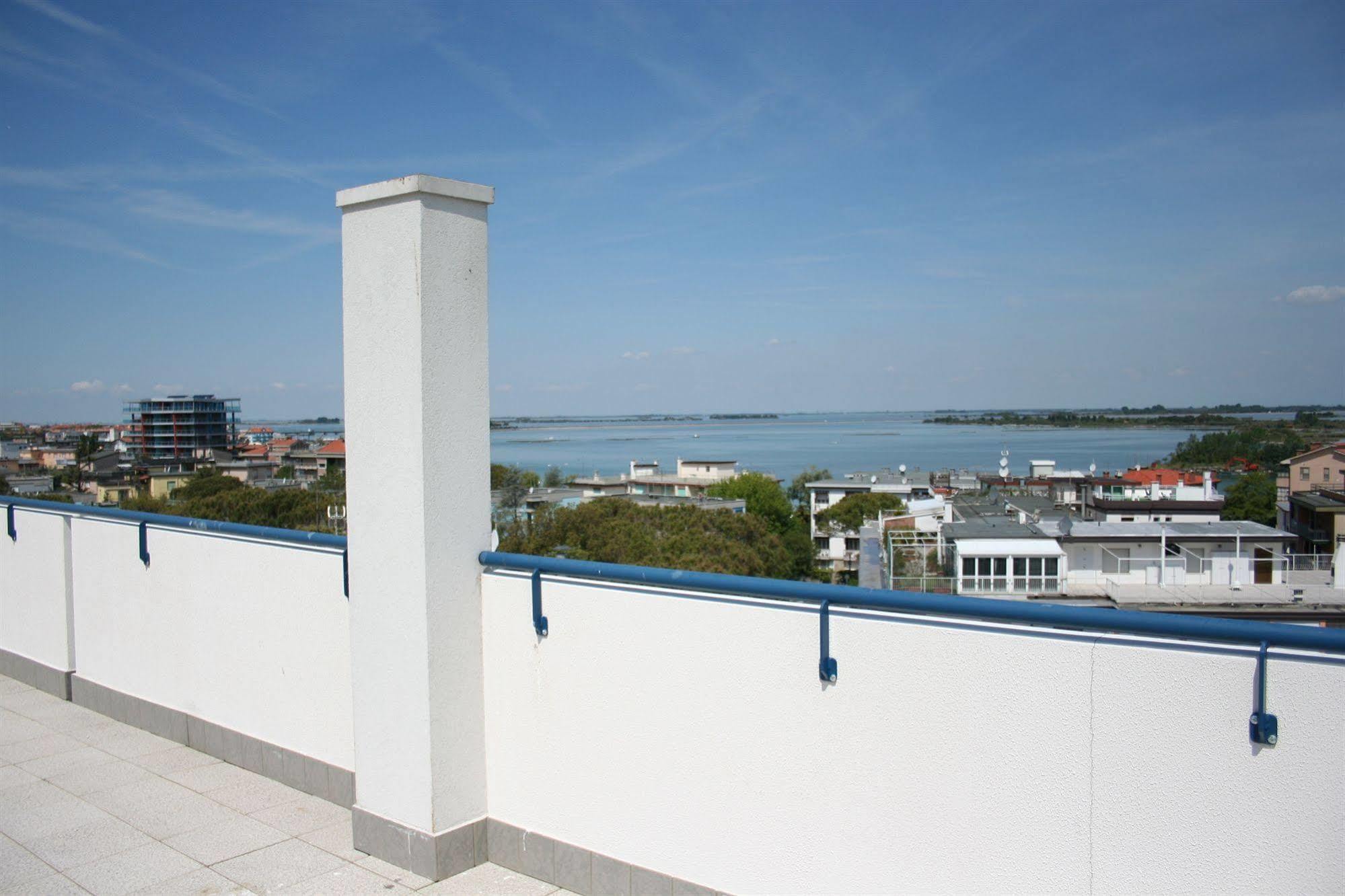 Apart Hotel Atlantic Grado Exteriör bild